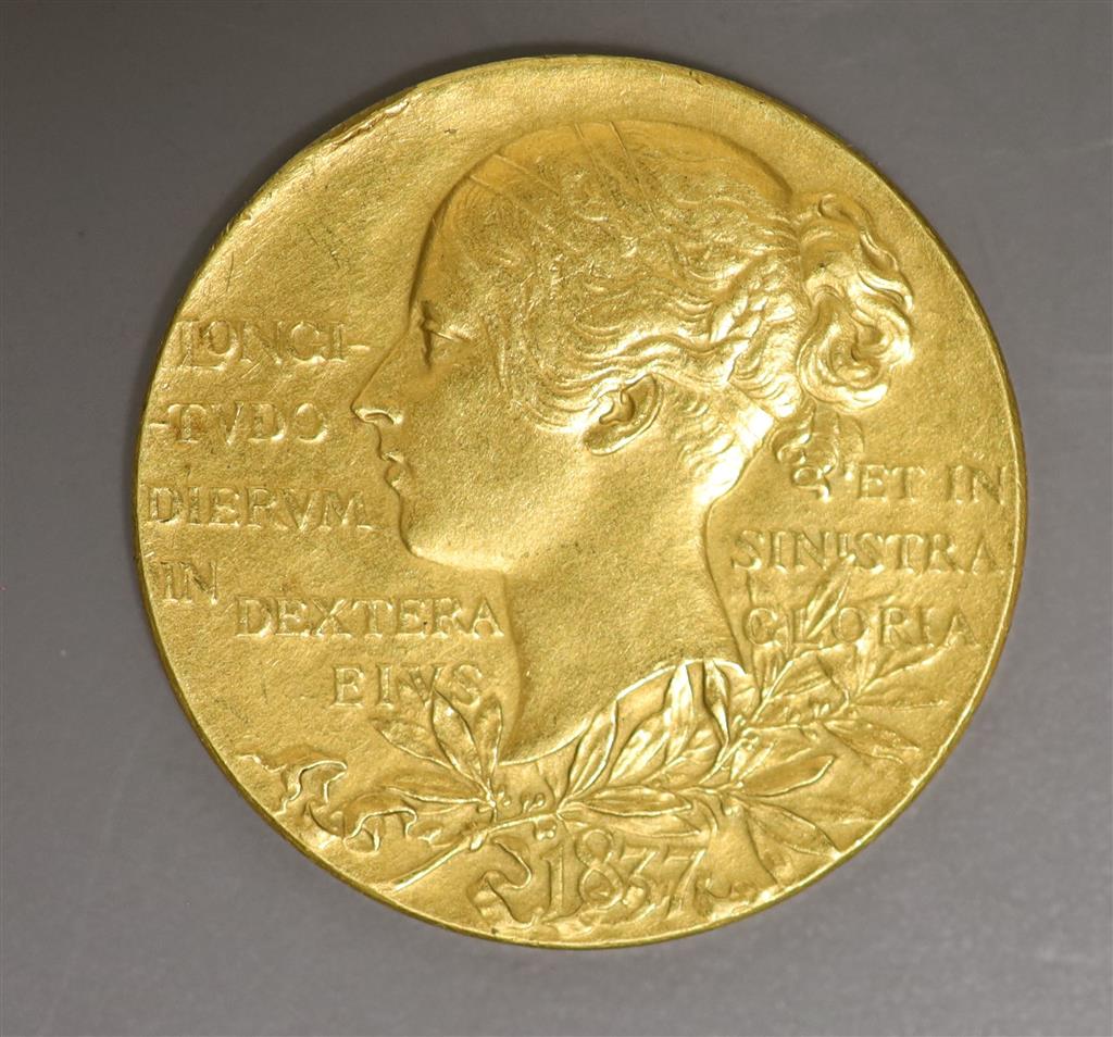 A Queen Victoria Diamond Jubilee gold commemorative medal, 13g